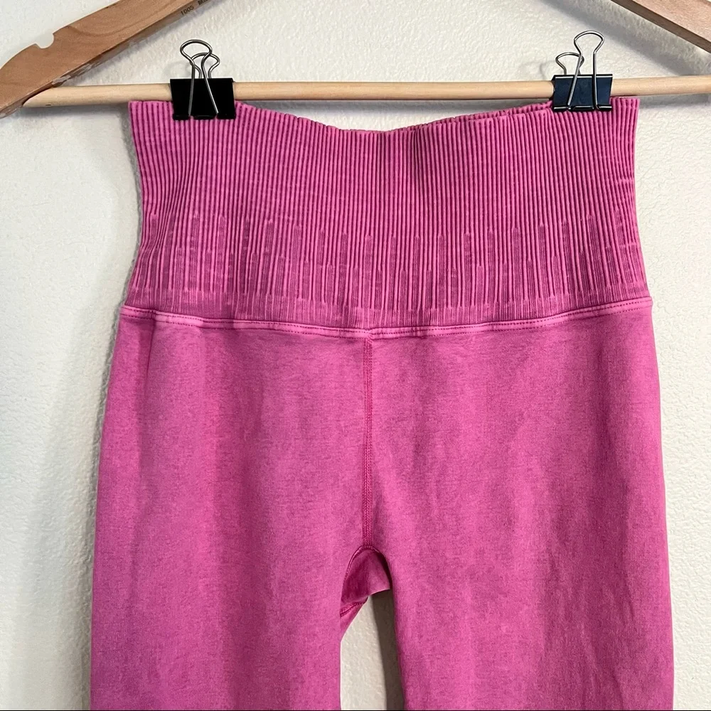 FREE PEOPLE MOVEMENT High Rise 7/8 Good Karma Seamless Leggings in Magenta Disco